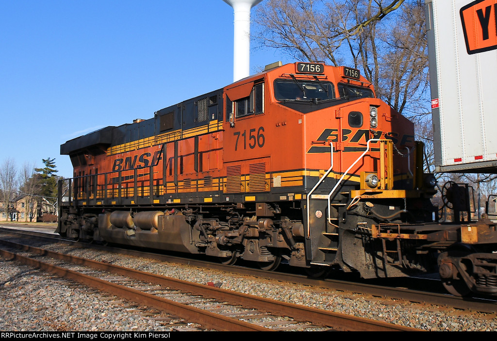 BNSF 7156 Pusher